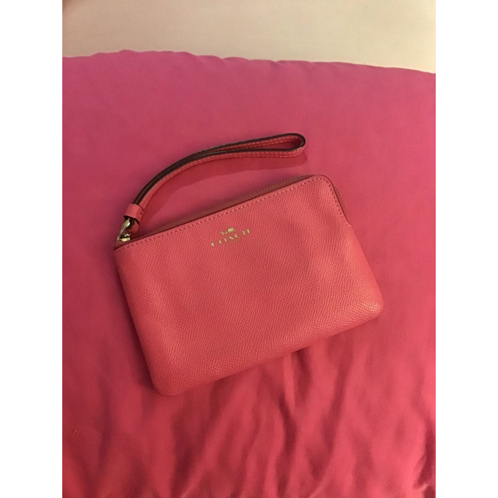 Women's Coach Pink Leather Wristlet with Gold Hardware - Picture 2 of 14